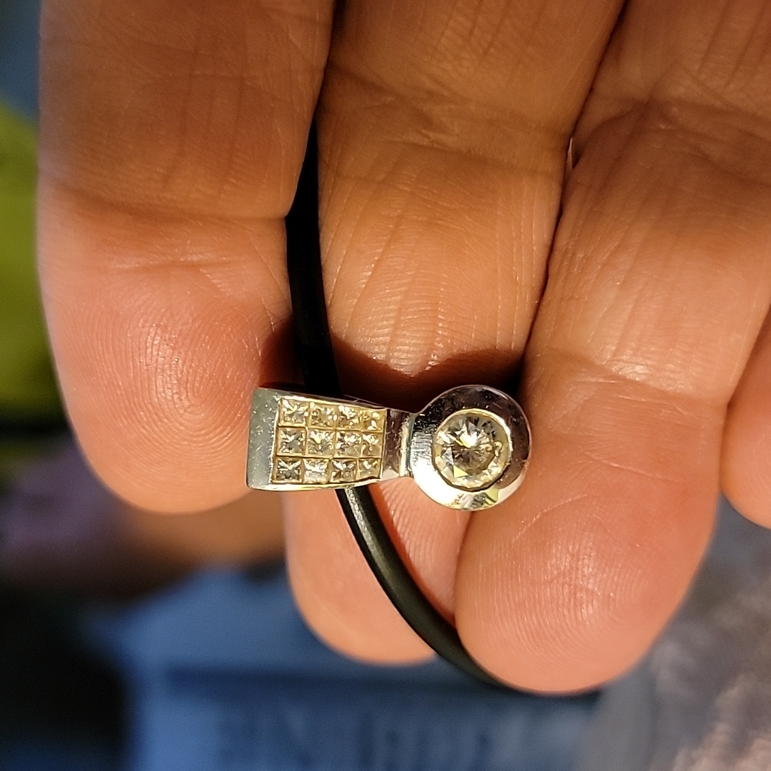 14 Kt White Gold Diamond Pendant